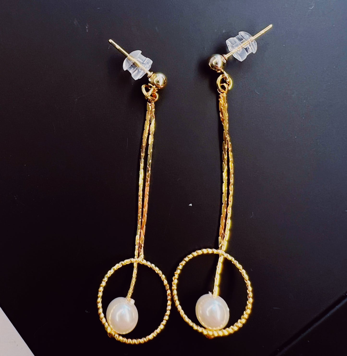 Dainty Pearl Dangle Earring