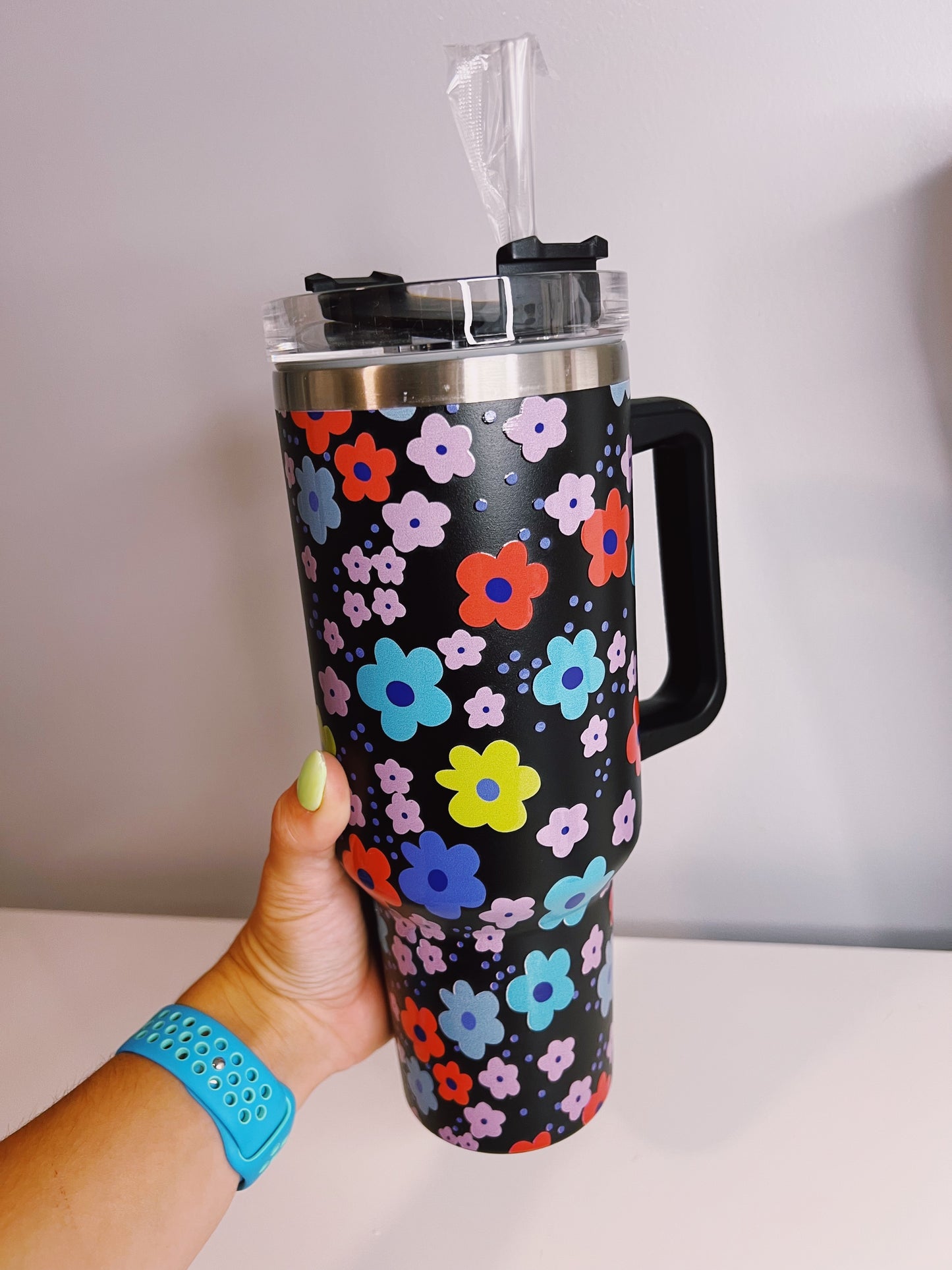 Drink Up Scattered Florals 40 OZ Drink Tumbler With Lid and Straw